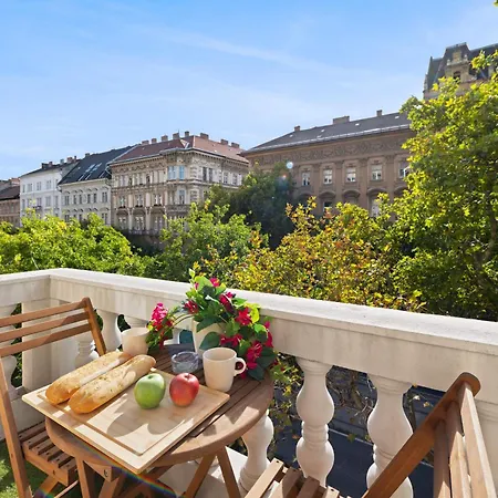 Art-filled Designer Flat Near Opera & Andrassy Ave Apartmán Budapešť