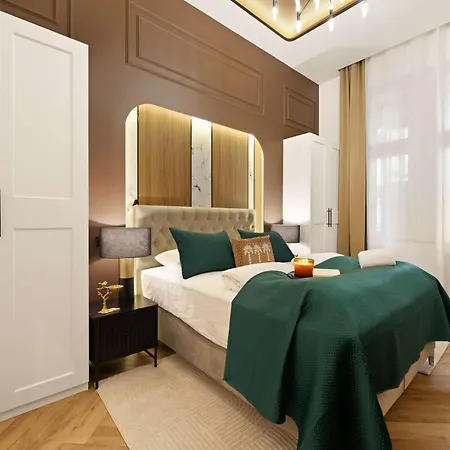 Art-filled Designer Flat Near Opera & Andrassy Ave *