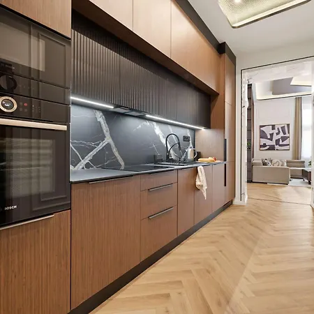 Art-filled Designer Flat Near Opera & Andrassy Ave