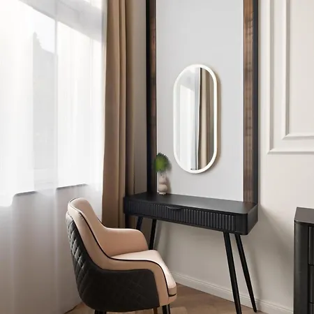 Art-filled Designer Flat Near Opera & Andrassy Ave