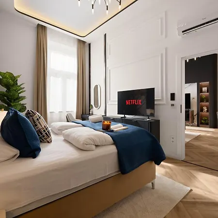 Art-filled Designer Flat Near Opera & Andrassy Ave Apartmán