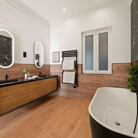 Art-filled Designer Flat Near Opera & Andrassy Ave * Budapešť