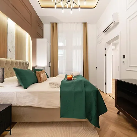 Art-filled Designer Flat Near Opera & Andrassy Ave