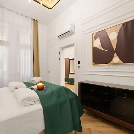 Art-filled Designer Flat Near Opera & Andrassy Ave Apartmán Budapešť
