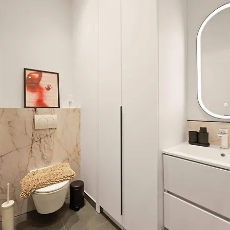 Art-filled Designer Flat Near Opera & Andrassy Ave * Budapešť