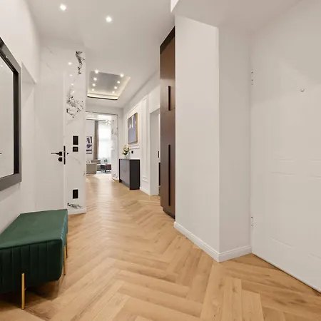 Art-filled Designer Flat Near Opera & Andrassy Ave Budapešť