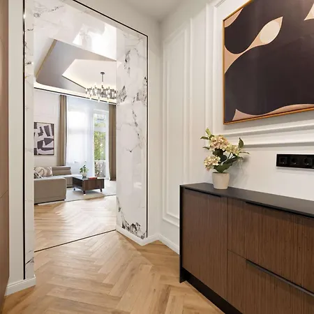 Apartmán Art-filled Designer Flat Near Opera & Andrassy Ave *