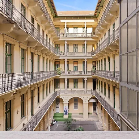 Art-filled Designer Flat Near Opera & Andrassy Ave Apartmán *