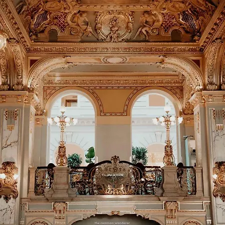 Art-filled Designer Flat Near Opera & Andrassy Ave Apartmán *
